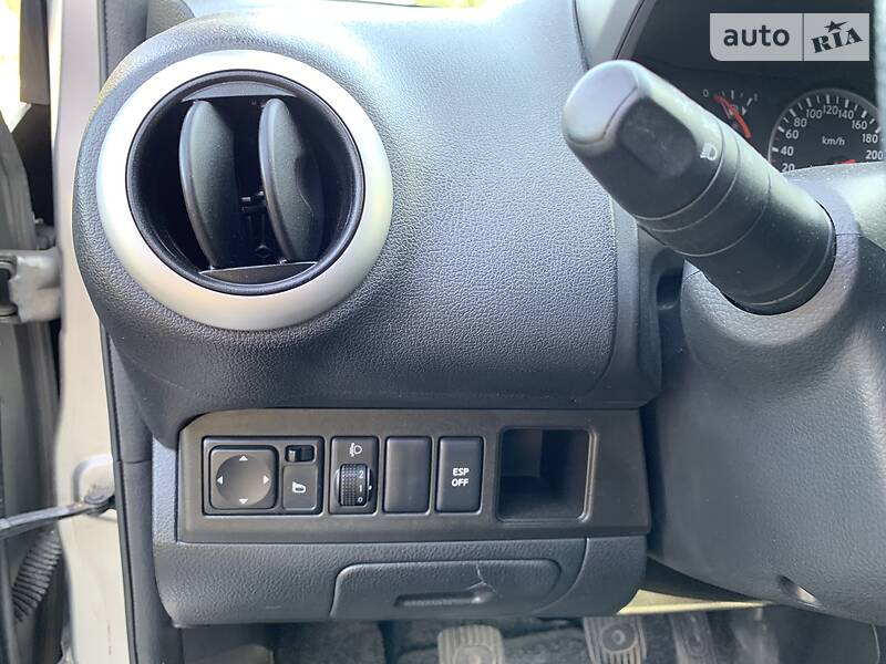 Хетчбек Nissan Note 2013 в Дніпрі