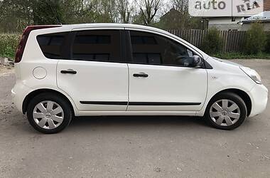 Хэтчбек Nissan Note 2011 в Городке