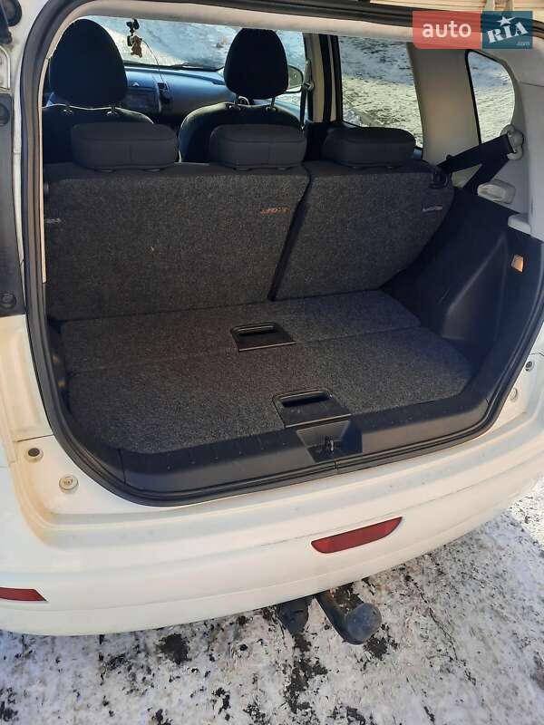 Хетчбек Nissan Note 2010 в Сарнах