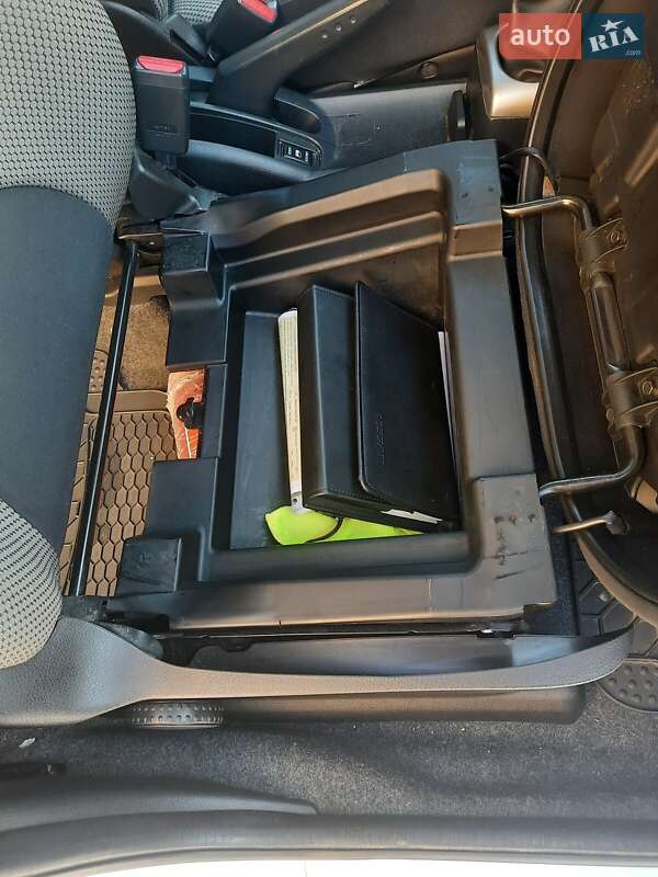Хетчбек Nissan Note 2010 в Сарнах
