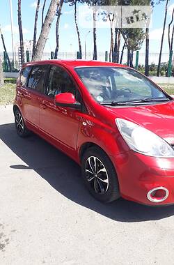 Хэтчбек Nissan Note 2013 в Вараше