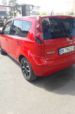 Хэтчбек Nissan Note 2013 в Вараше