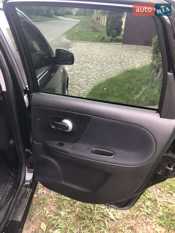 Хэтчбек Nissan Note 2010 в Умани фото 14 Хэтчбек Nissan Note 2010 в Умани