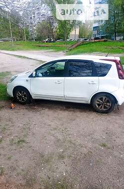 Хэтчбек Nissan Note 2009 в 