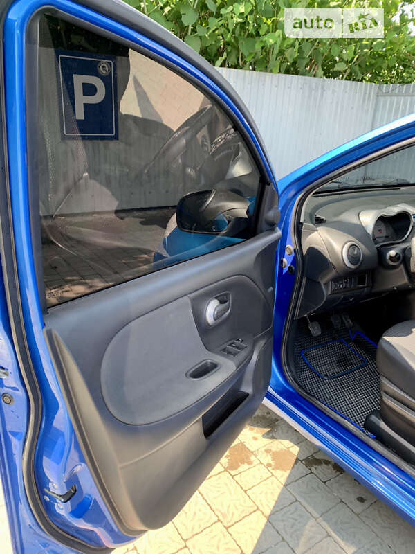 Хэтчбек Nissan Note 2008 в Мукачево