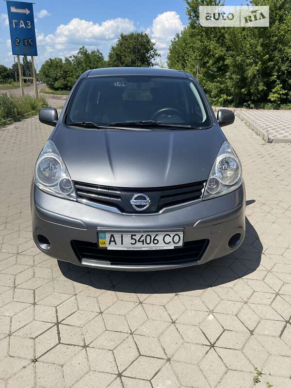 2013 Nissan Note, VIN SJNFAAE11U2198946:plate — zdjęcie 1 (autoria)