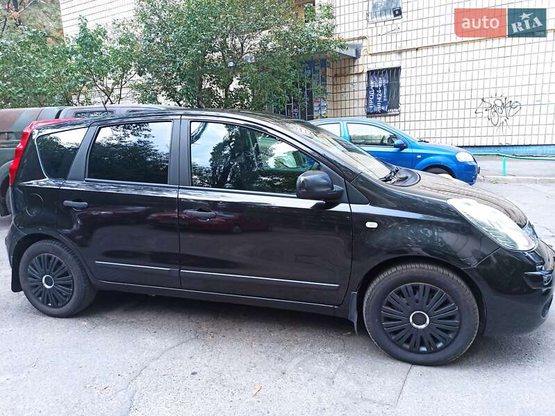 Хэтчбек Nissan Note 2008 в Киеве