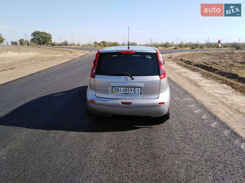 Хэтчбек Nissan Note 2008 в Рени