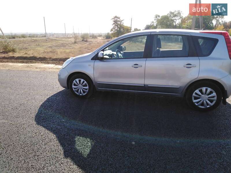 Хэтчбек Nissan Note 2008 в Рени