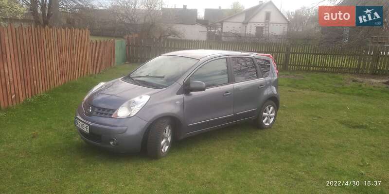 Хэтчбек Nissan Note 2009 в Дубровице