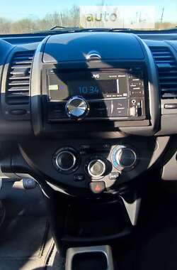 Хэтчбек Nissan Note 2013 в 