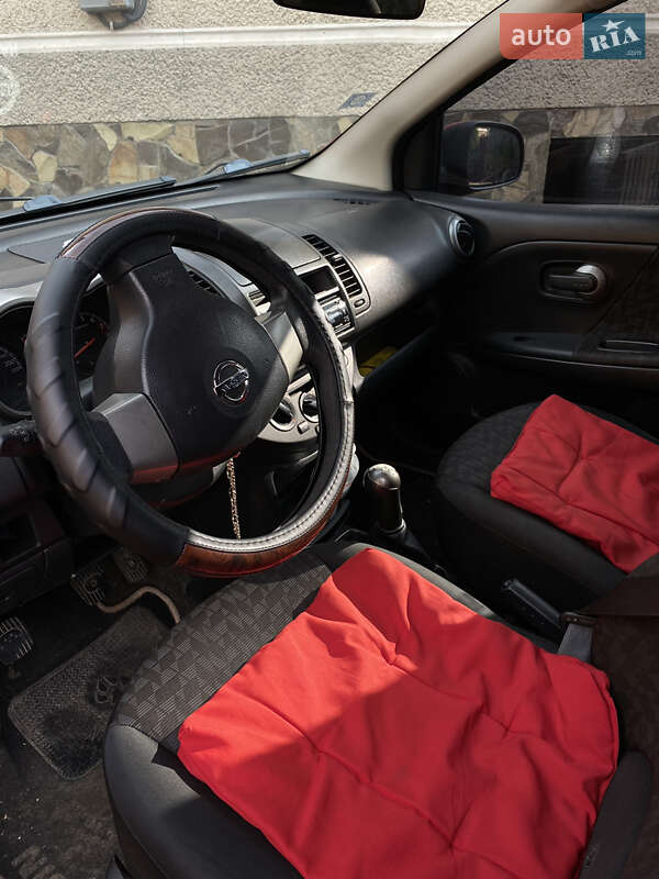 Хэтчбек Nissan Note 2006 в Перечине