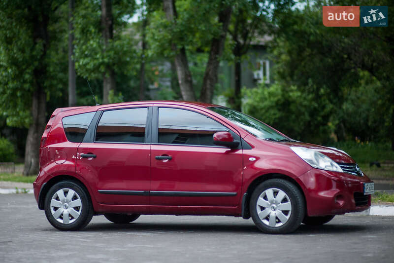 Хэтчбек Nissan Note 2012 в Запорожье
