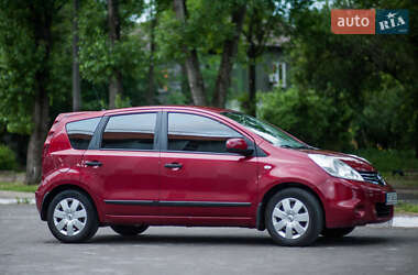 Хэтчбек Nissan Note 2012 в 
