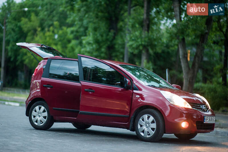 Хэтчбек Nissan Note 2012 в Запорожье