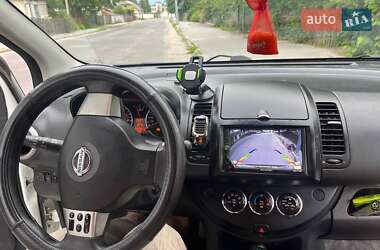 Хэтчбек Nissan Note 2012 в 