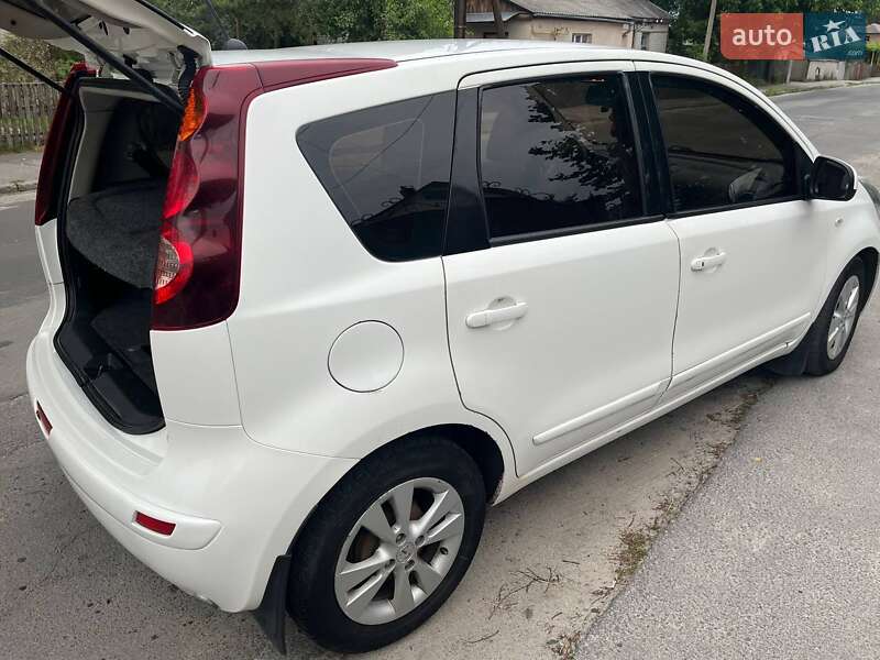 Хэтчбек Nissan Note 2012 в Звягеле