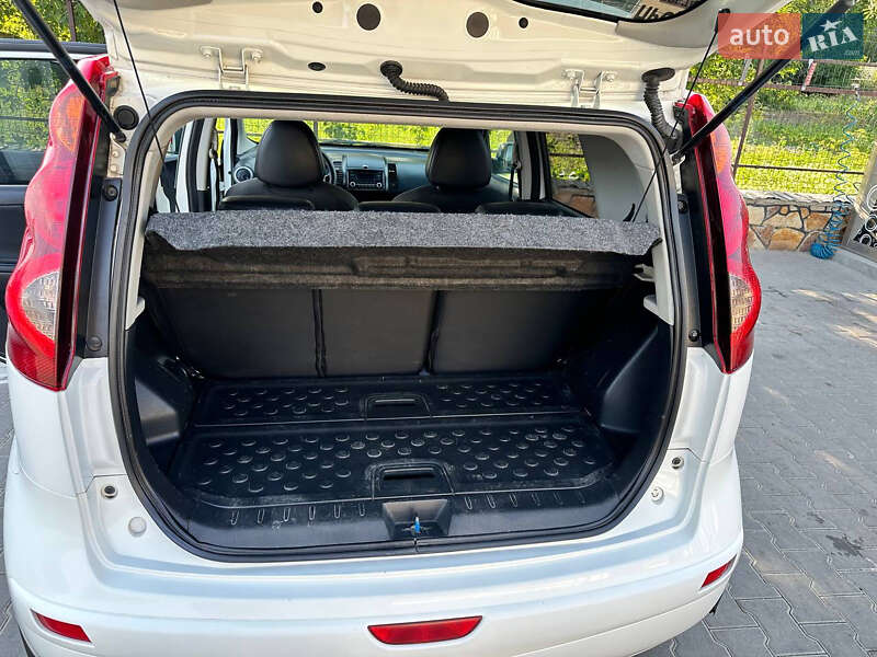 Хэтчбек Nissan Note 2012 в Могилев-Подольске