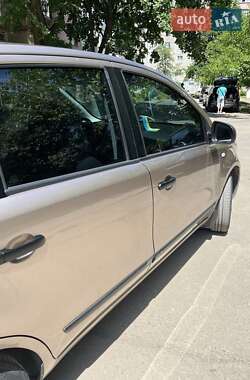 Хэтчбек Nissan Note 2012 в Бобрке