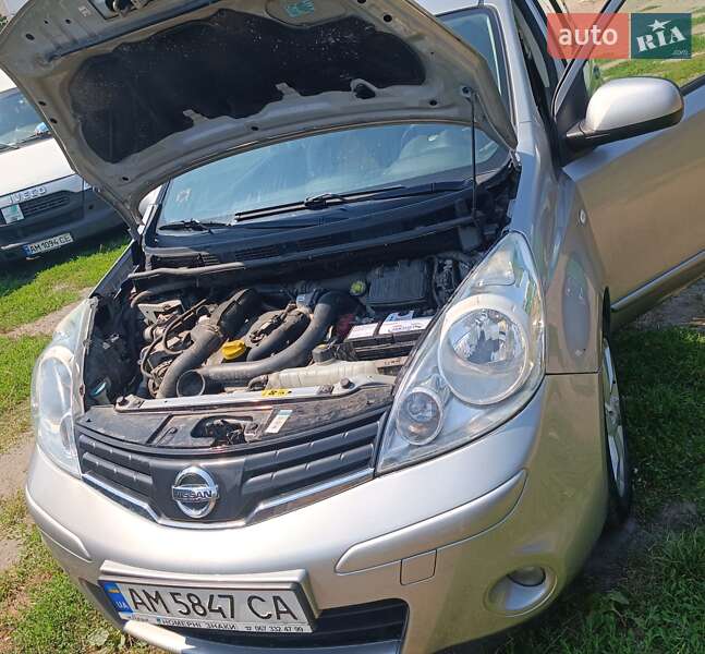Хэтчбек Nissan Note 2012 в Чуднове