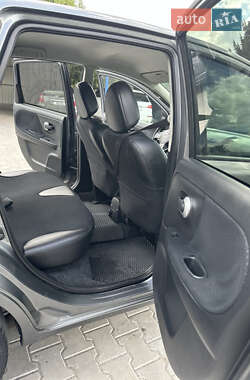 Хэтчбек Nissan Note 2012 в 