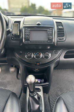 Хэтчбек Nissan Note 2012 в 