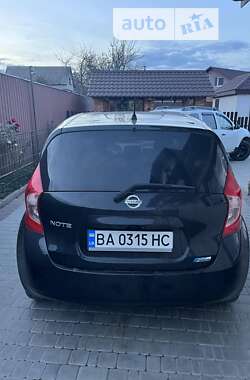 Хэтчбек Nissan Note 2012 в 