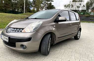 Хэтчбек Nissan Note 2006 в Новояворовске