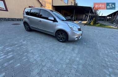 Хэтчбек Nissan Note 2011 в 