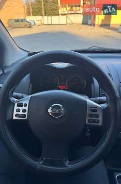 Хэтчбек Nissan Note 2011 в 
