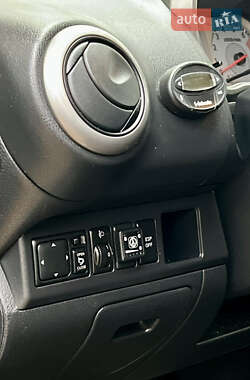 Хэтчбек Nissan Note 2006 в 