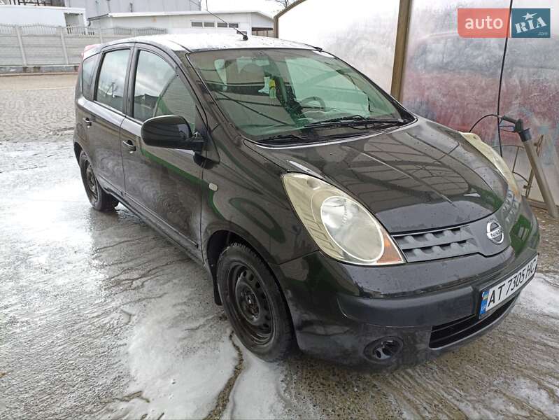 Хэтчбек Nissan Note 2007 в Долине