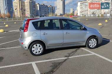 Хэтчбек Nissan Note 2008 в 