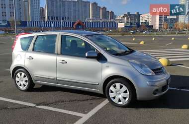 Хэтчбек Nissan Note 2008 в 