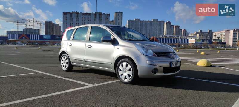 Хэтчбек Nissan Note 2008 в 