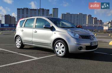 Хэтчбек Nissan Note 2008 в 