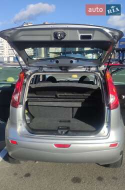 Хэтчбек Nissan Note 2008 в 