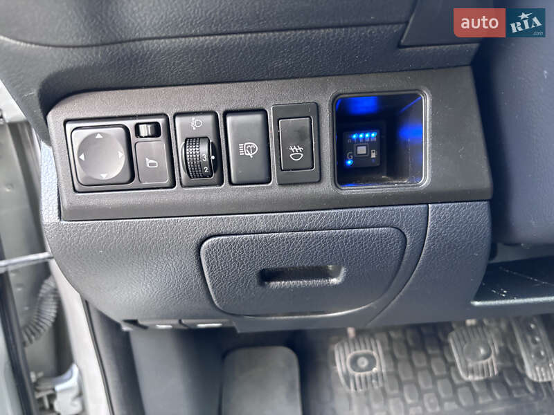 Хэтчбек Nissan Note 2011 в Чернигове