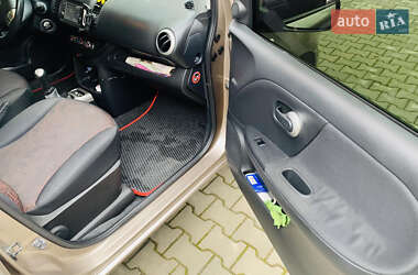 Хэтчбек Nissan Note 2010 в 
