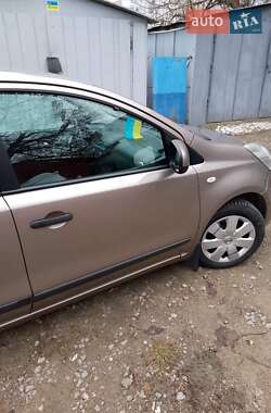 Хэтчбек Nissan Note 2013 в 