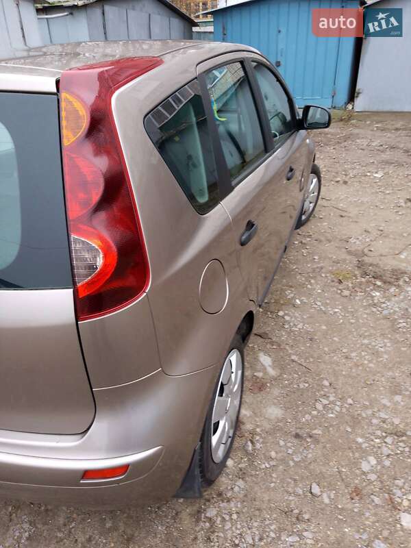 Хэтчбек Nissan Note 2013 в Умани