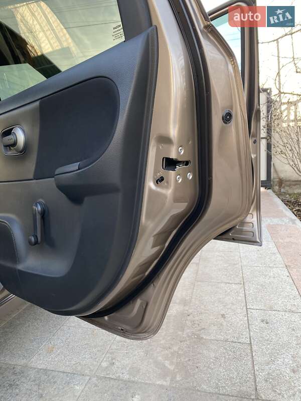Хэтчбек Nissan Note 2011 в Андрушевке