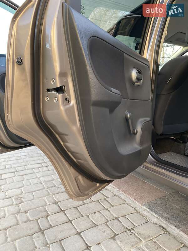 Хэтчбек Nissan Note 2011 в Андрушевке