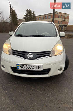 Хэтчбек Nissan Note 2010 в 