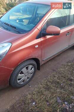 Хэтчбек Nissan Note 2007 в Пулинах