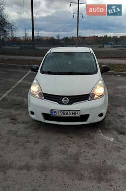 Хэтчбек Nissan Note 2011 в 