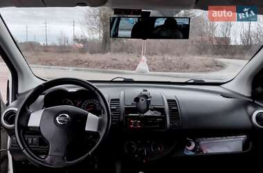 Хэтчбек Nissan Note 2011 в 