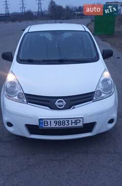 Хэтчбек Nissan Note 2011 в 