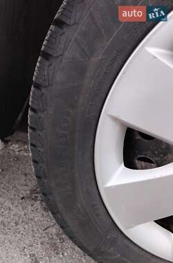Хэтчбек Nissan Note 2011 в 