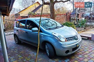 Хэтчбек Nissan Note 2008 в 